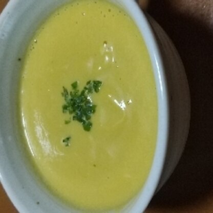 カボチャの皮を剥いて、玉ねぎを加えてのスープは初めて作りました。色も綺麗で美味しかったです！レシピに感謝致します♡